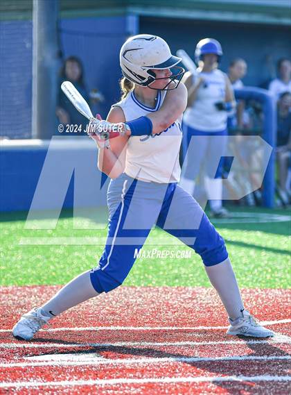 Thumbnail 1 in Moulton vs Slocum (UIL 1A Regional Final) Game 2 photogallery.