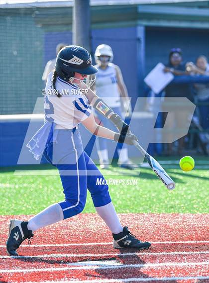 Thumbnail 1 in Moulton vs Slocum (UIL 1A Regional Final) Game 2 photogallery.