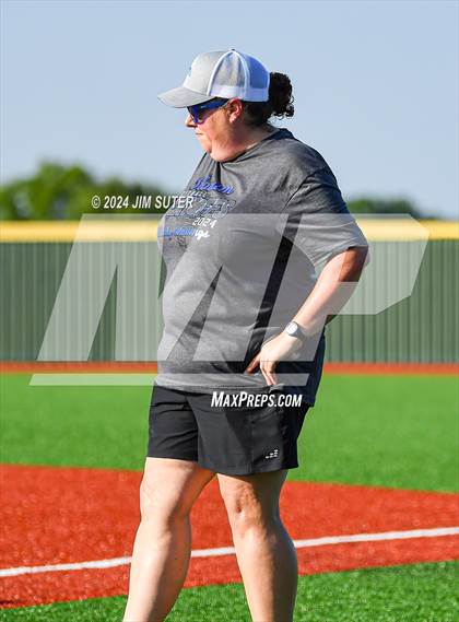 Thumbnail 2 in Moulton vs Slocum (UIL 1A Regional Final) Game 2 photogallery.