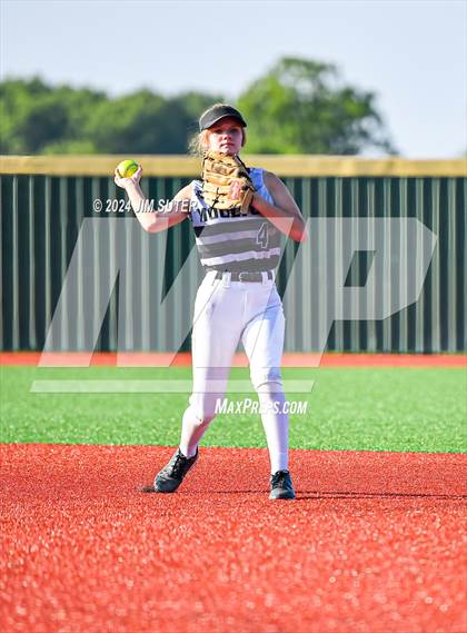 Thumbnail 1 in Moulton vs Slocum (UIL 1A Regional Final) Game 2 photogallery.