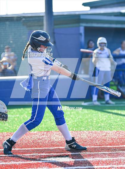 Thumbnail 3 in Moulton vs Slocum (UIL 1A Regional Final) Game 2 photogallery.