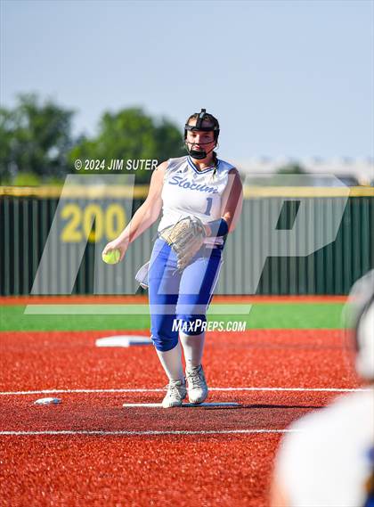 Thumbnail 2 in Moulton vs Slocum (UIL 1A Regional Final) Game 2 photogallery.