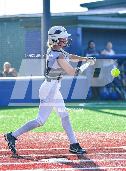 Thumbnail 1 in Moulton vs Slocum (UIL 1A Regional Final) Game 2 photogallery.