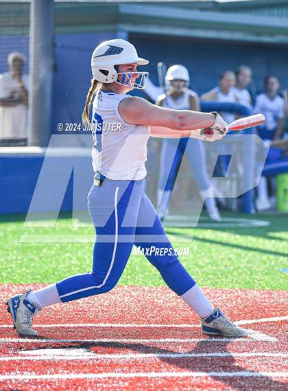 Thumbnail 2 in Moulton vs Slocum (UIL 1A Regional Final) Game 2 photogallery.