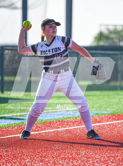 Thumbnail 2 in Moulton vs Slocum (UIL 1A Regional Final) Game 2 photogallery.