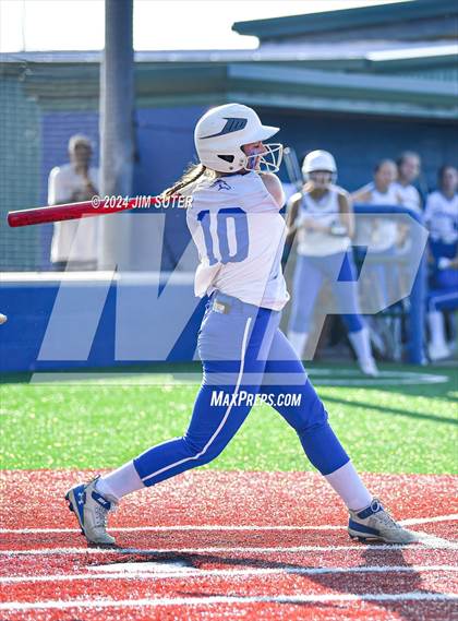Thumbnail 3 in Moulton vs Slocum (UIL 1A Regional Final) Game 2 photogallery.