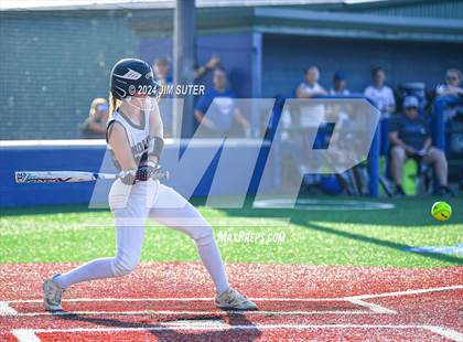 Thumbnail 1 in Moulton vs Slocum (UIL 1A Regional Final) Game 2 photogallery.