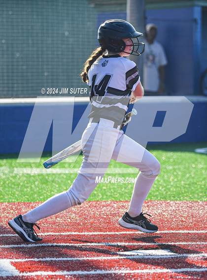 Thumbnail 2 in Moulton vs Slocum (UIL 1A Regional Final) Game 2 photogallery.