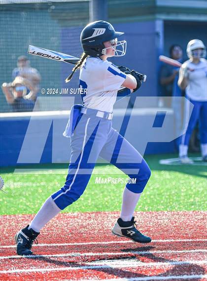 Thumbnail 2 in Moulton vs Slocum (UIL 1A Regional Final) Game 2 photogallery.