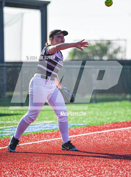 Thumbnail 3 in Moulton vs Slocum (UIL 1A Regional Final) Game 2 photogallery.