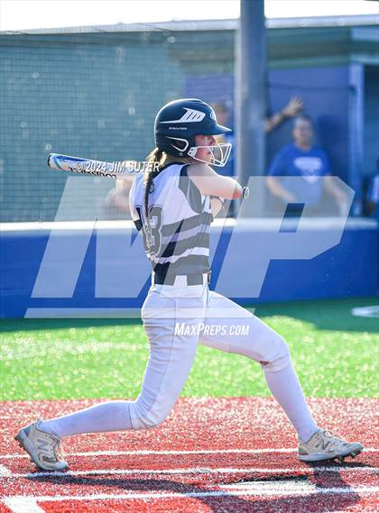 Thumbnail 1 in Moulton vs Slocum (UIL 1A Regional Final) Game 2 photogallery.