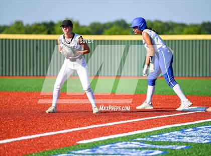Thumbnail 1 in Moulton vs Slocum (UIL 1A Regional Final) Game 2 photogallery.