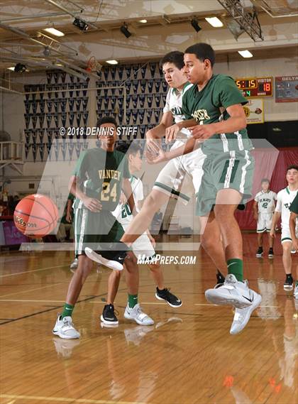 Thumbnail 2 in St. Mary's vs. Vanden (Jesuit JV Tournament) photogallery.