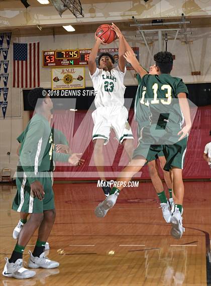 Thumbnail 2 in St. Mary's vs. Vanden (Jesuit JV Tournament) photogallery.