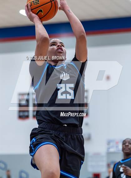 Thumbnail 3 in IMG Academy vs Montverde Academy (Chipotle Nationals Championship) photogallery.