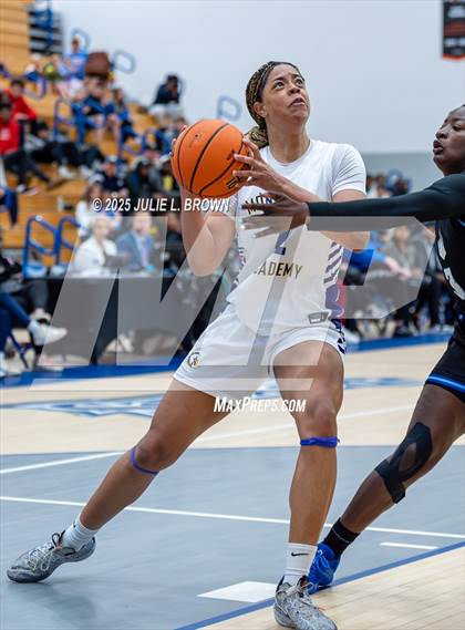 Thumbnail 2 in IMG Academy vs Montverde Academy (Chipotle Nationals Championship) photogallery.