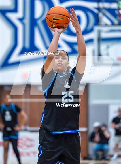 Thumbnail 3 in IMG Academy vs Montverde Academy (Chipotle Nationals Championship) photogallery.