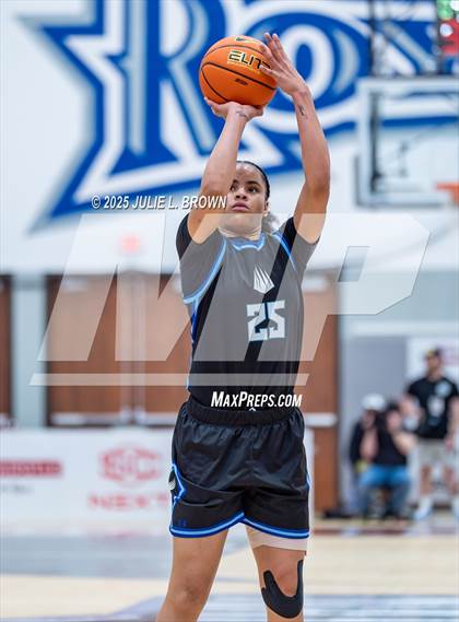 Thumbnail 3 in IMG Academy vs Montverde Academy (Chipotle Nationals Championship) photogallery.
