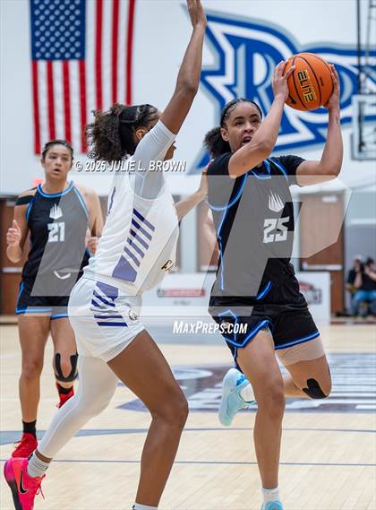 Thumbnail 2 in IMG Academy vs Montverde Academy (Chipotle Nationals Championship) photogallery.