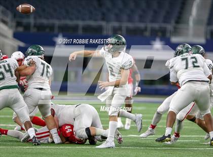 Thumbnail 2 in Kennedale vs. Carthage (UIL 4A Division 1 Final) photogallery.