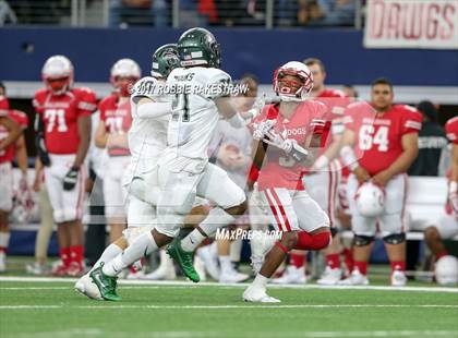 Thumbnail 2 in Kennedale vs. Carthage (UIL 4A Division 1 Final) photogallery.