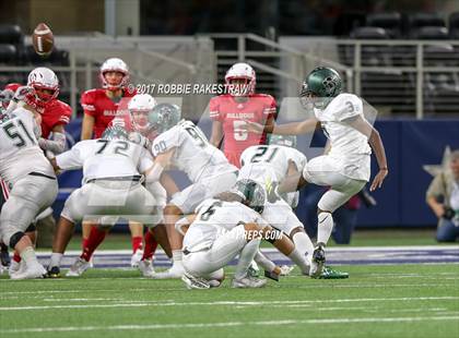 Thumbnail 3 in Kennedale vs. Carthage (UIL 4A Division 1 Final) photogallery.