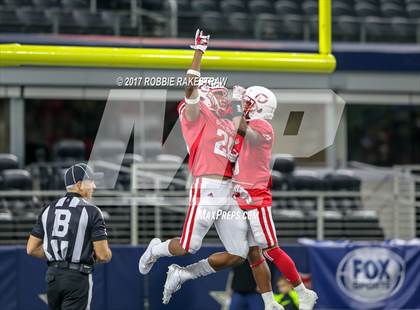 Thumbnail 2 in Kennedale vs. Carthage (UIL 4A Division 1 Final) photogallery.