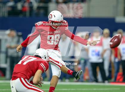 Thumbnail 3 in Kennedale vs. Carthage (UIL 4A Division 1 Final) photogallery.