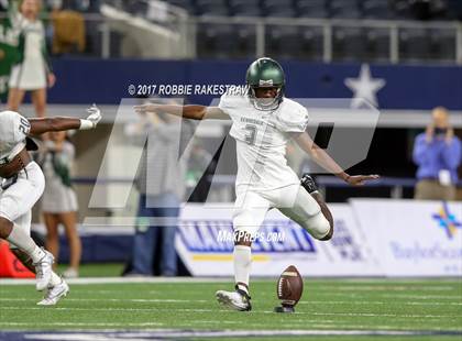Thumbnail 2 in Kennedale vs. Carthage (UIL 4A Division 1 Final) photogallery.
