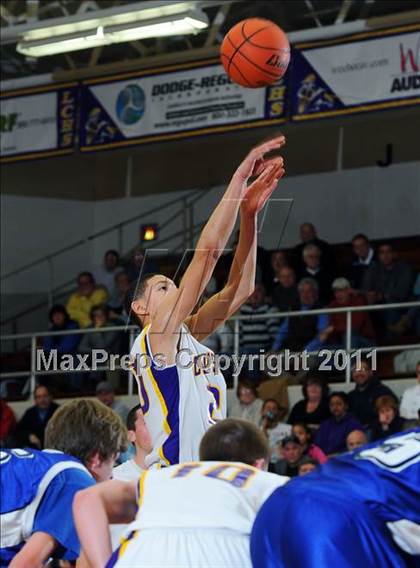 Thumbnail 1 in Lampeter-Strasburg @ Lancaster Catholic photogallery.