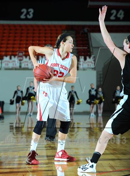 Thumbnail 3 in Paola vs. Fort Scott (KSHSAA State 4A 3rd Place) photogallery.