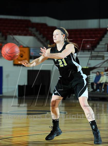Thumbnail 2 in Paola vs. Fort Scott (KSHSAA State 4A 3rd Place) photogallery.