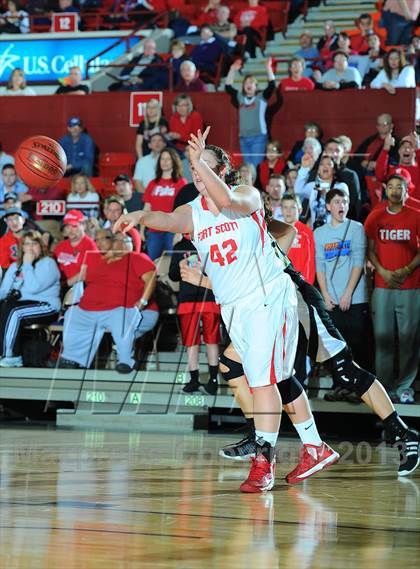 Thumbnail 1 in Paola vs. Fort Scott (KSHSAA State 4A 3rd Place) photogallery.