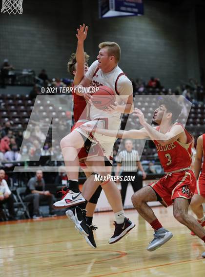 Thumbnail 3 in Judge Memorial vs. Grantsville (UHSAA 3A 3rd Place) photogallery.