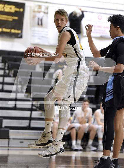Thumbnail 1 in Villa Park @ Foothill photogallery.