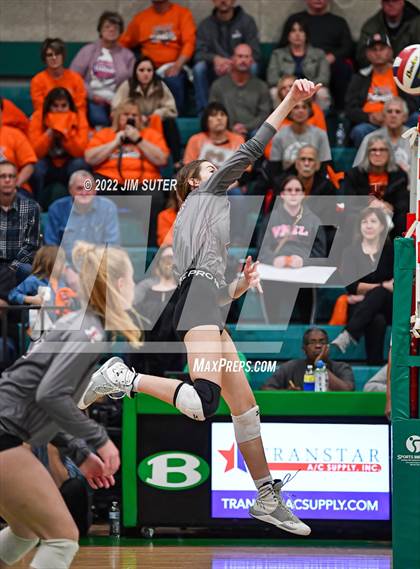 Thumbnail 3 in Schulenburg vs Johnson City (UIL 2A Region 4 Final) photogallery.
