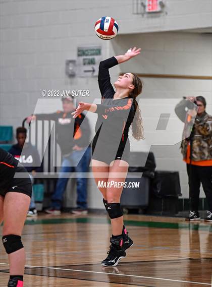 Thumbnail 2 in Schulenburg vs Johnson City (UIL 2A Region 4 Final) photogallery.