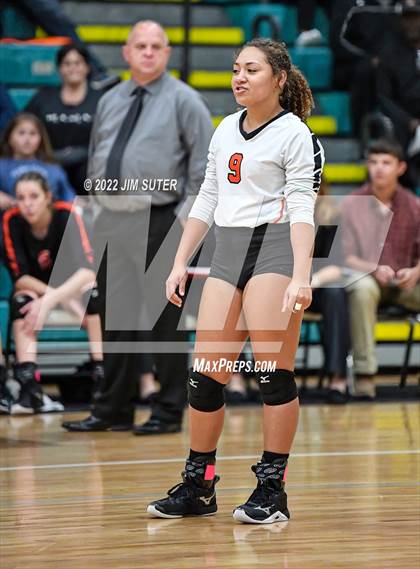 Thumbnail 2 in Schulenburg vs Johnson City (UIL 2A Region 4 Final) photogallery.