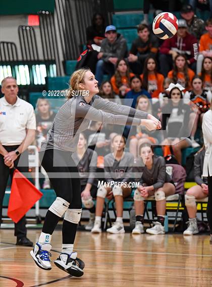Thumbnail 2 in Schulenburg vs Johnson City (UIL 2A Region 4 Final) photogallery.