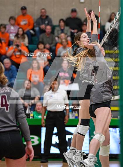 Thumbnail 2 in Schulenburg vs Johnson City (UIL 2A Region 4 Final) photogallery.