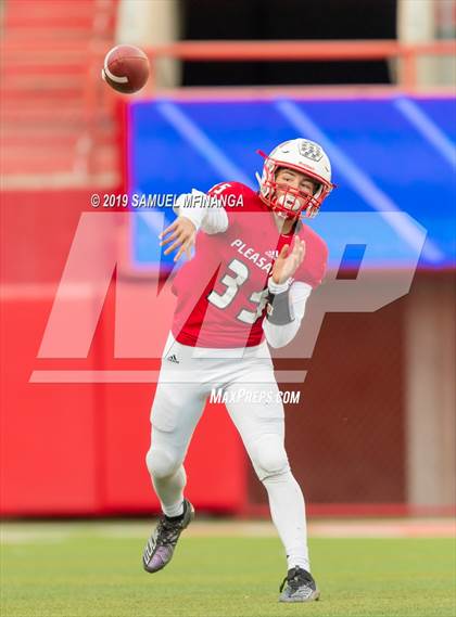 Thumbnail 2 in St. Francis vs. Pleasanton (NSAA Class D2 Final)  photogallery.