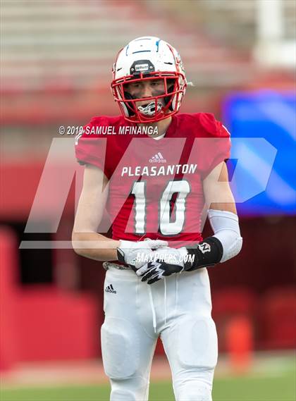 Thumbnail 1 in St. Francis vs. Pleasanton (NSAA Class D2 Final)  photogallery.
