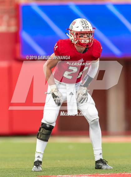 Thumbnail 3 in St. Francis vs. Pleasanton (NSAA Class D2 Final)  photogallery.