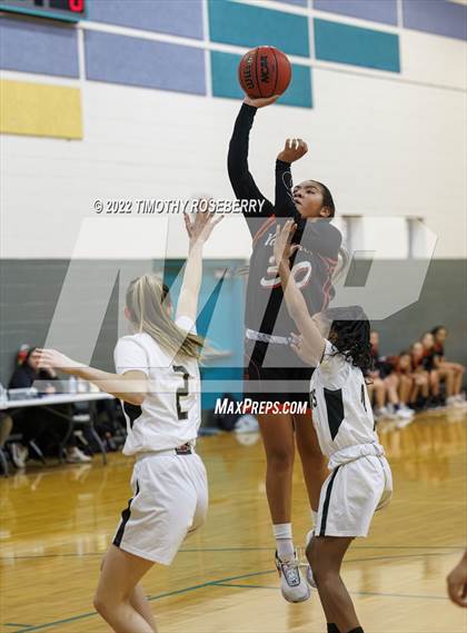 Thumbnail 3 in Faith Lutheran vs. Fernley photogallery.
