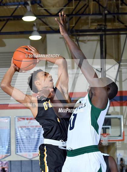 Thumbnail 1 in Chino Hills vs. Bishop O'Dowd (Tarkanian Classic) photogallery.