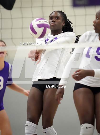 Thumbnail 2 in Langley vs. Chantilly (VHSL Class 6 Region D Final) photogallery.