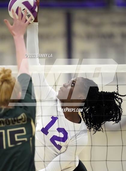 Thumbnail 3 in Langley vs. Chantilly (VHSL Class 6 Region D Final) photogallery.