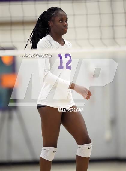 Thumbnail 2 in Langley vs. Chantilly (VHSL Class 6 Region D Final) photogallery.
