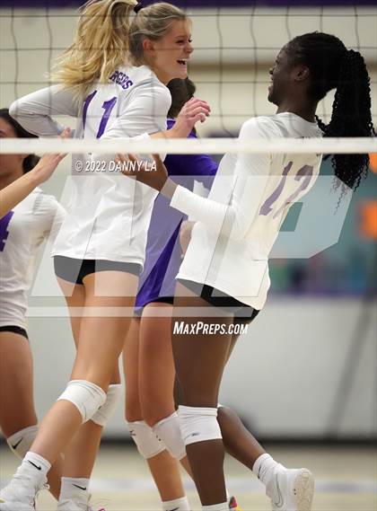 Thumbnail 1 in Langley vs. Chantilly (VHSL Class 6 Region D Final) photogallery.