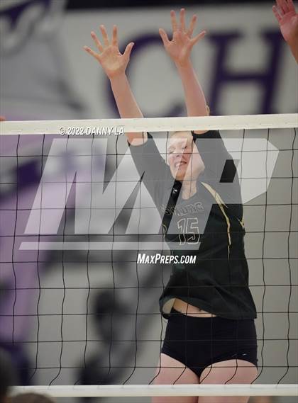 Thumbnail 2 in Langley vs. Chantilly (VHSL Class 6 Region D Final) photogallery.